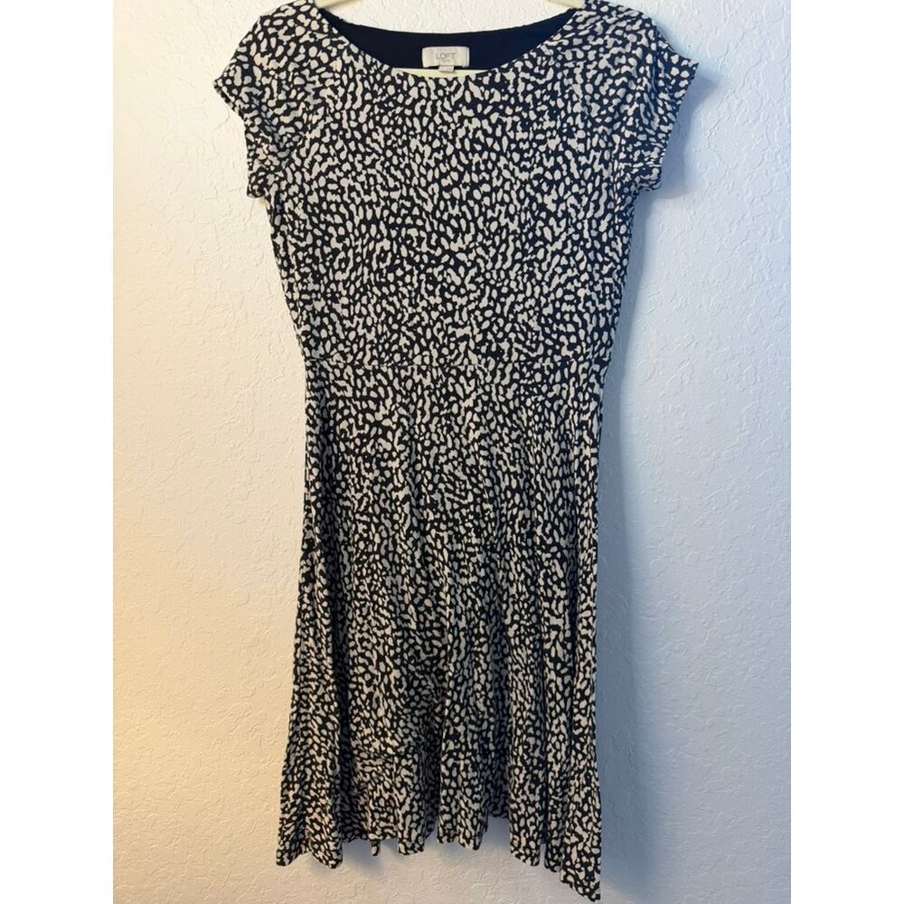 LOFT Outlet Navy White Abstract Print Cap Sleeve Fit & Flare Dress Size 4